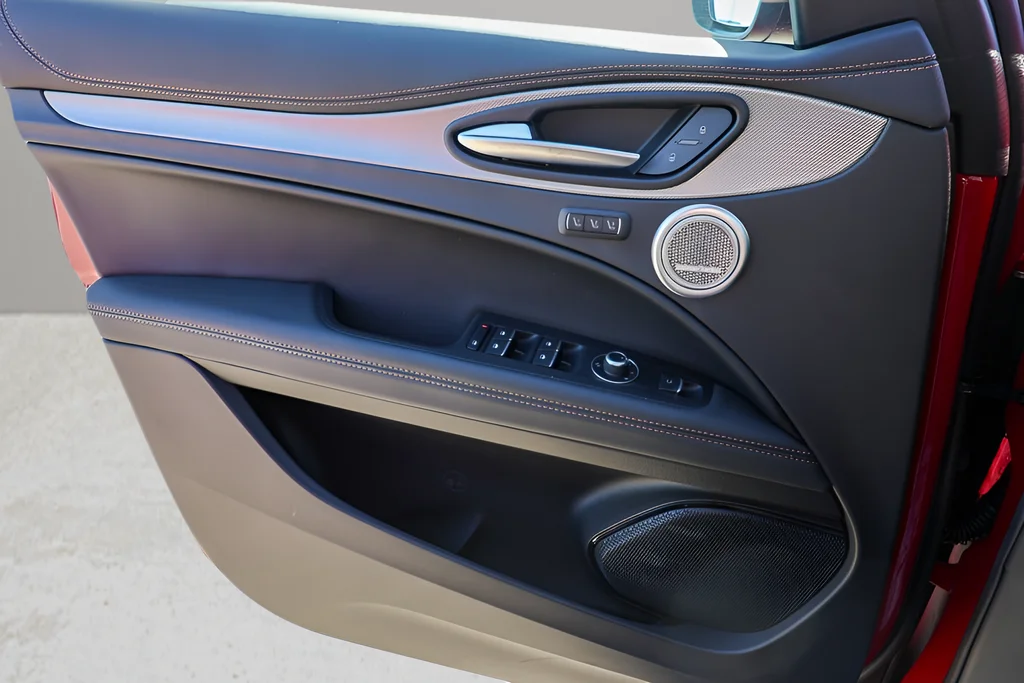2025 Alfa Romeo Stelvio Intensa - Photo 16