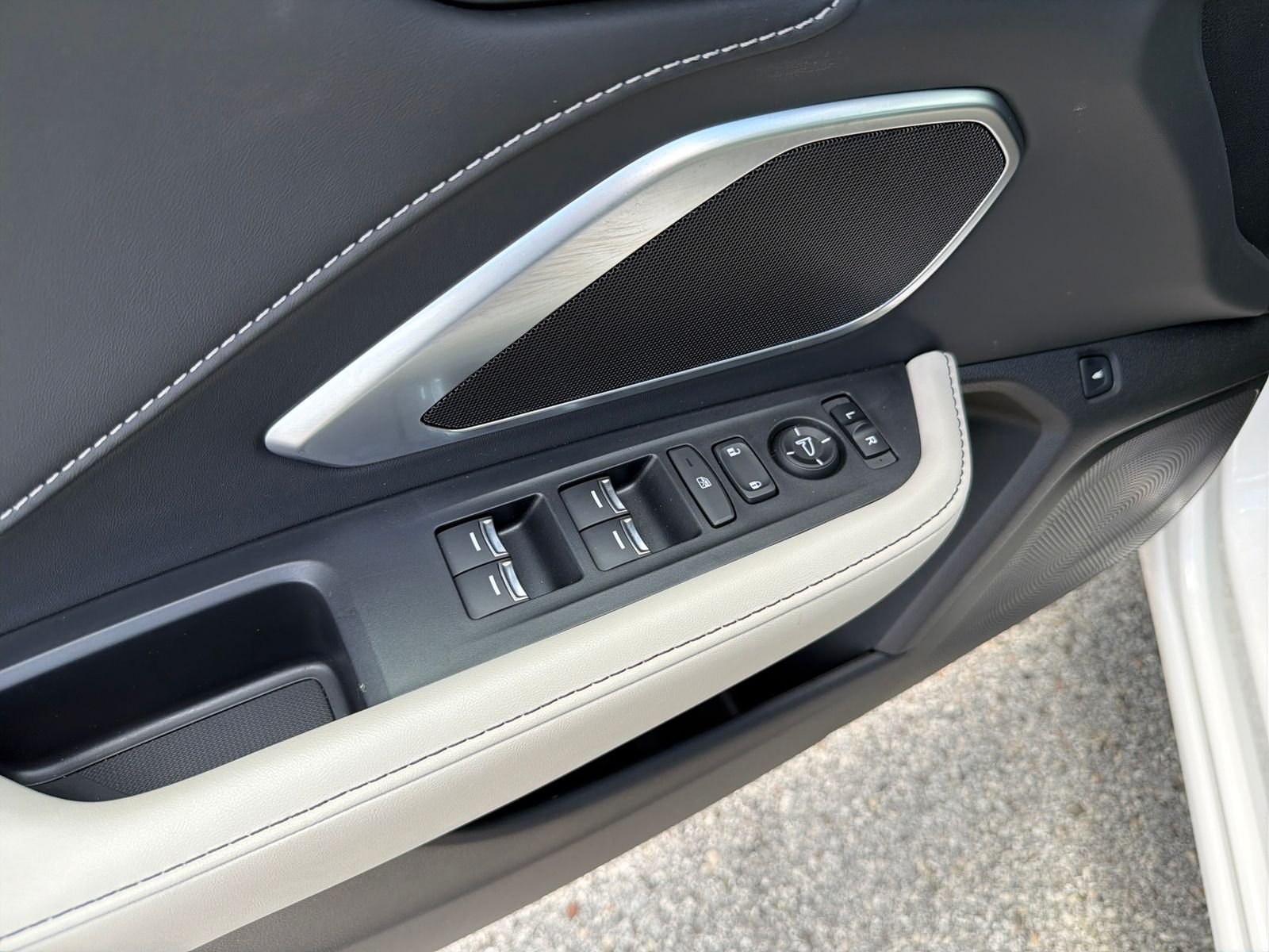 Used 2025 White Acura Base image 28