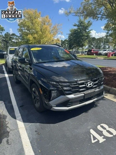 Used 2025 Black Hyundai SEL image 1