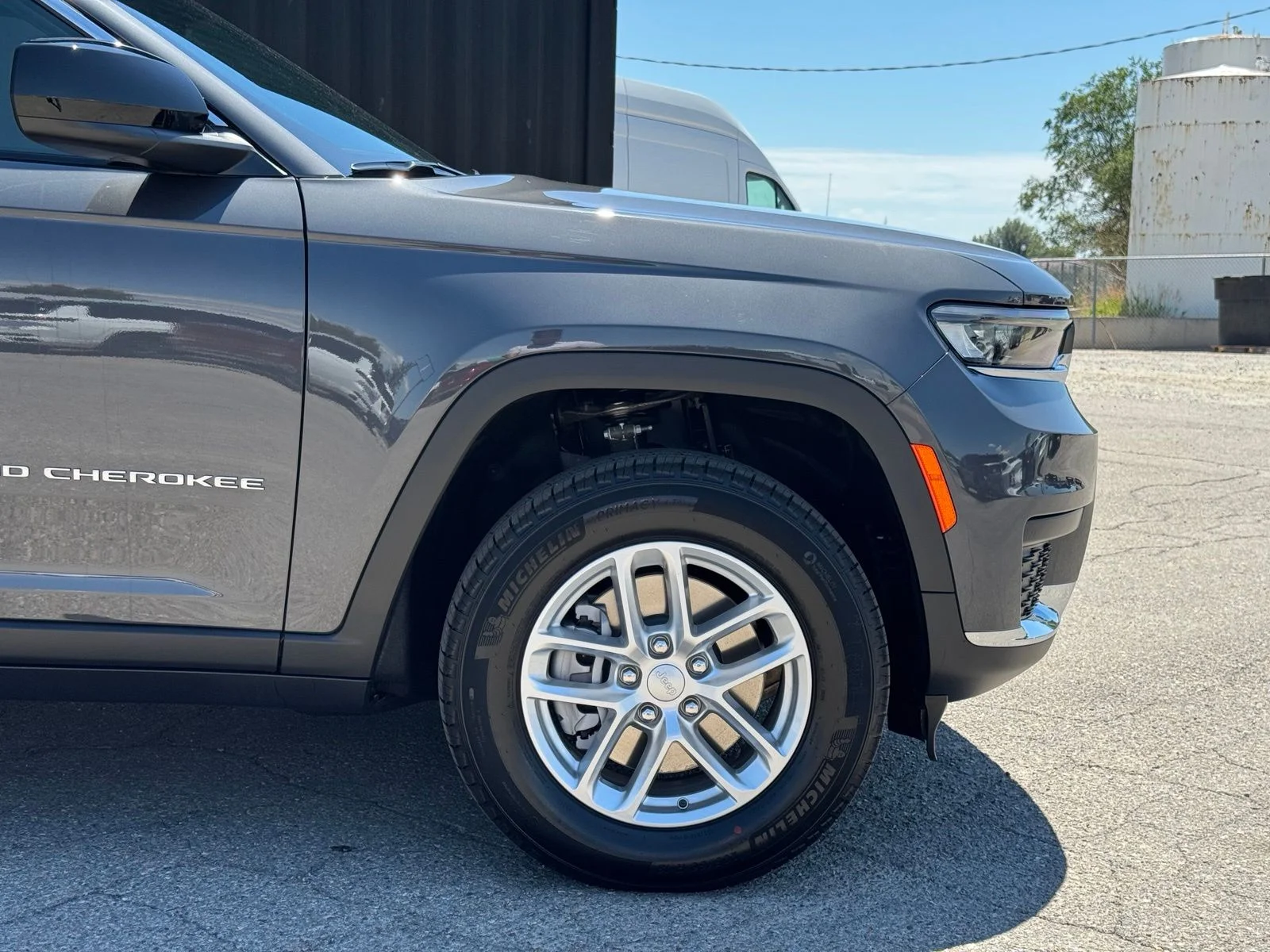 New 2026 Baltic Gray Metallic Clear-Coat Exterior Paint Jeep Laredo X image 3