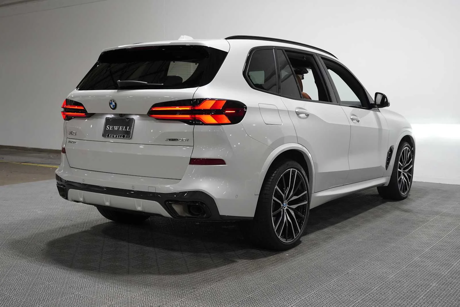 Certified Used 2024 Mineral White Metallic BMW xDrive40i image 6