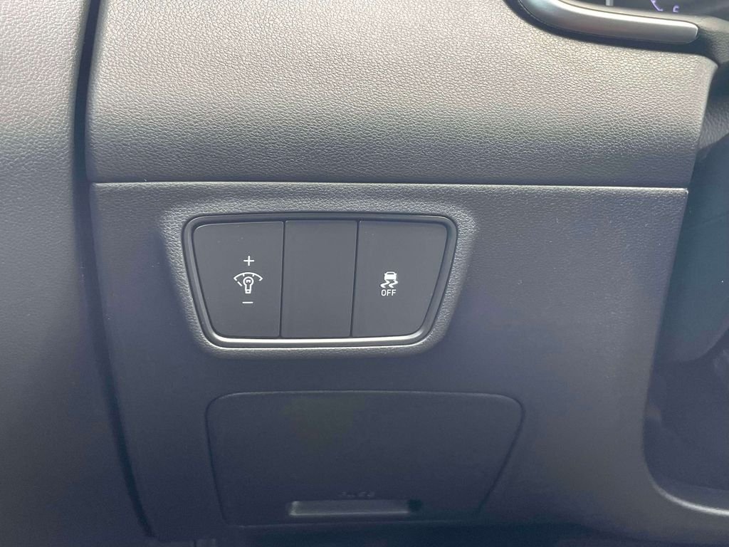 Certified Used 2024 Silver Hyundai SE image 19