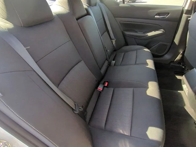Used 2022 White Nissan 2.5 SV image 33