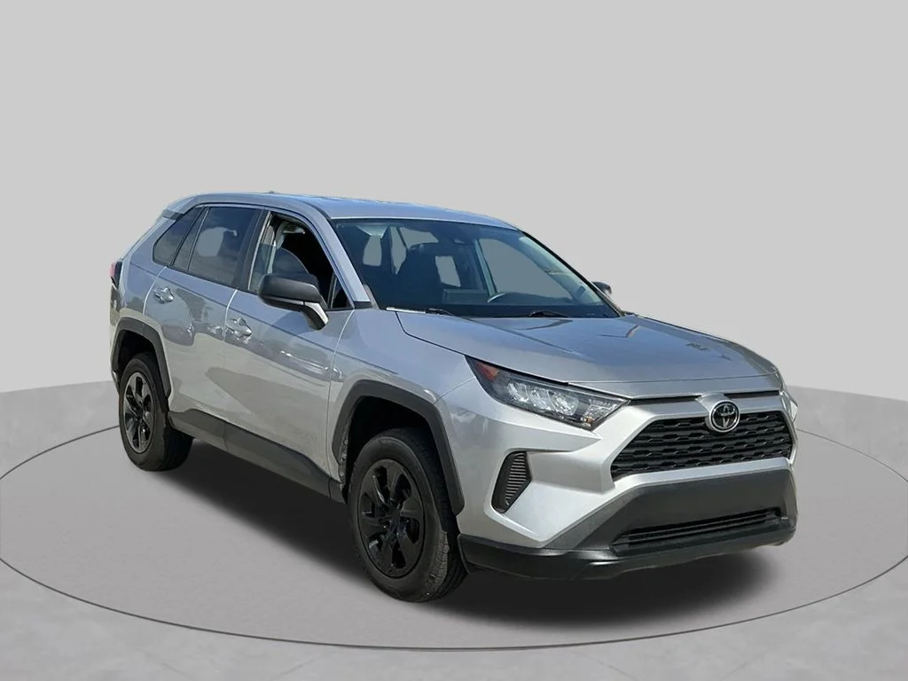Used 2022 Silver Toyota LE image 12