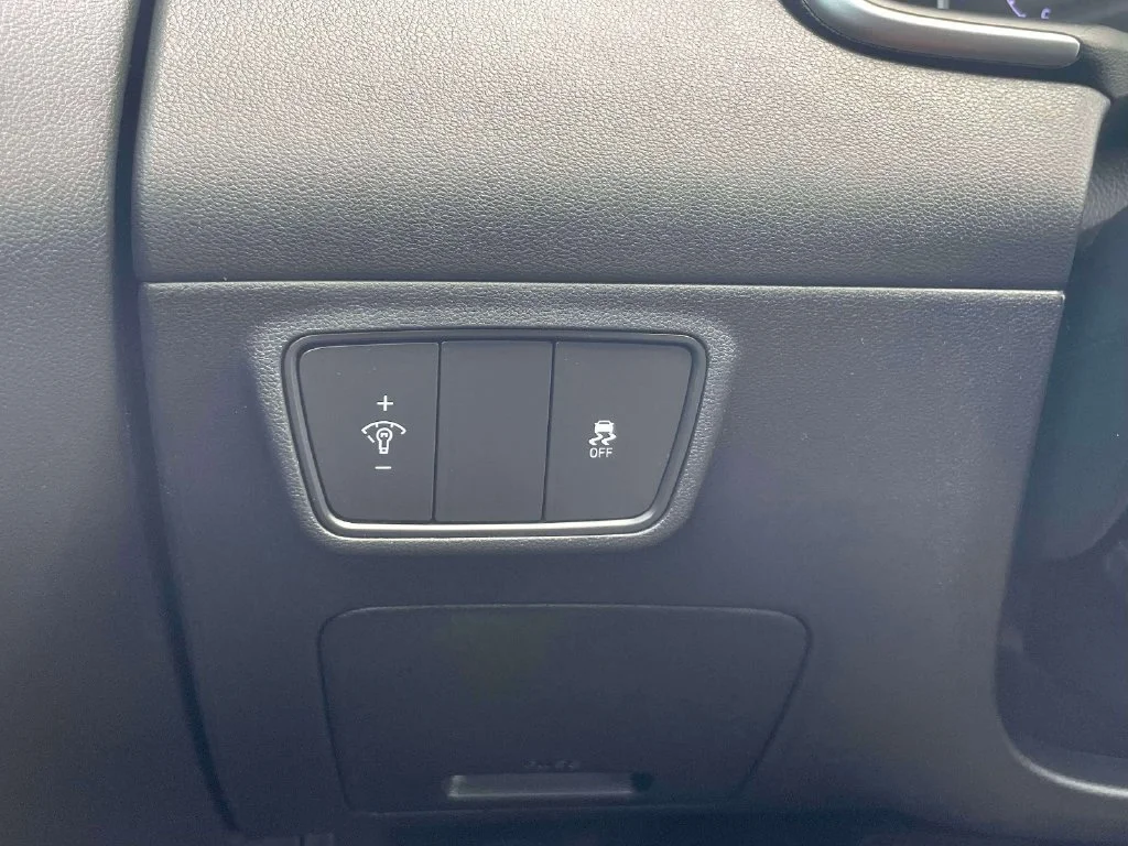 Certified Used 2024 Silver Hyundai SE image 19