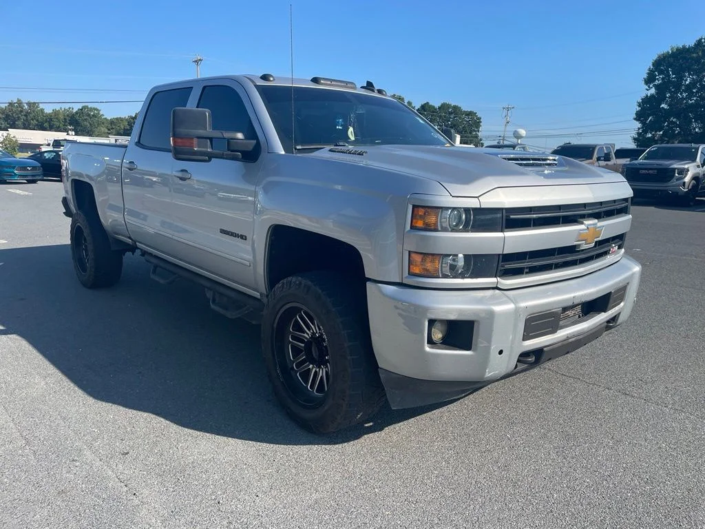 Used 2018 Silver Chevrolet LT image 2