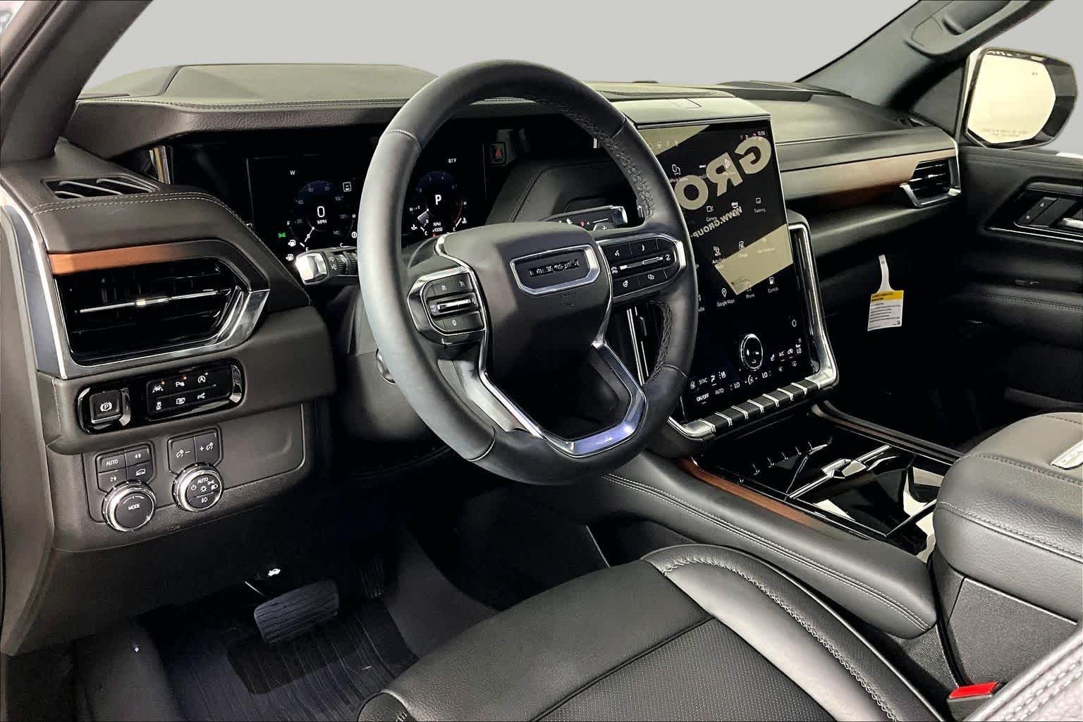 Used 2025 White Frost Tricoat GMC Denali image 17