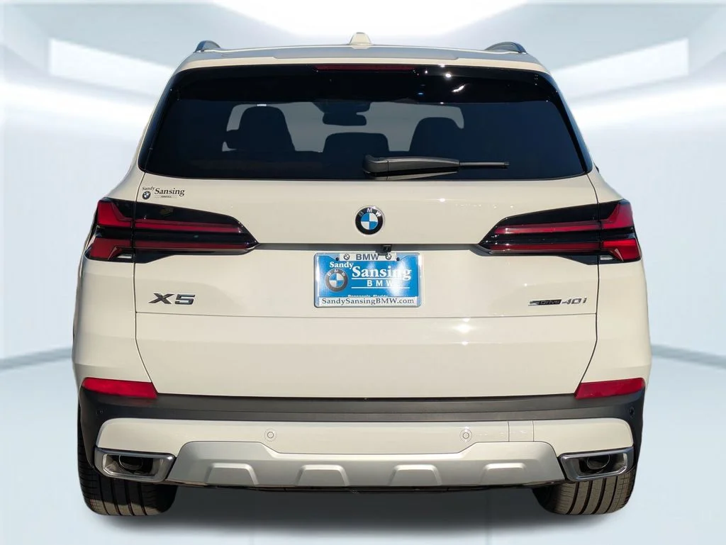 New 2026 White BMW sDrive40i image 4