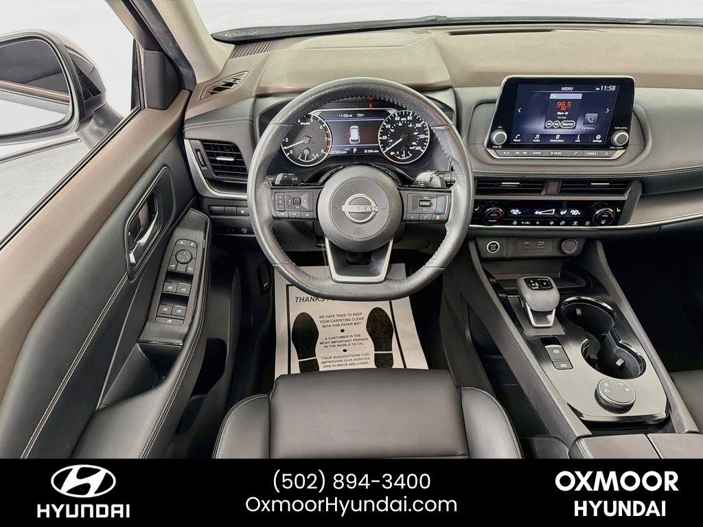 Used 2023 Pearl White Tricoat/Super Black Nissan SV image 22