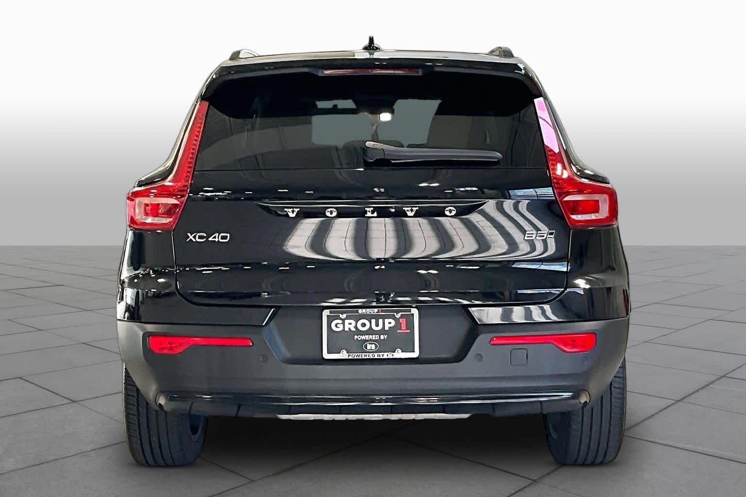 Used 2024 Onyx Black Metallic Volvo Plus Dark Theme image 5