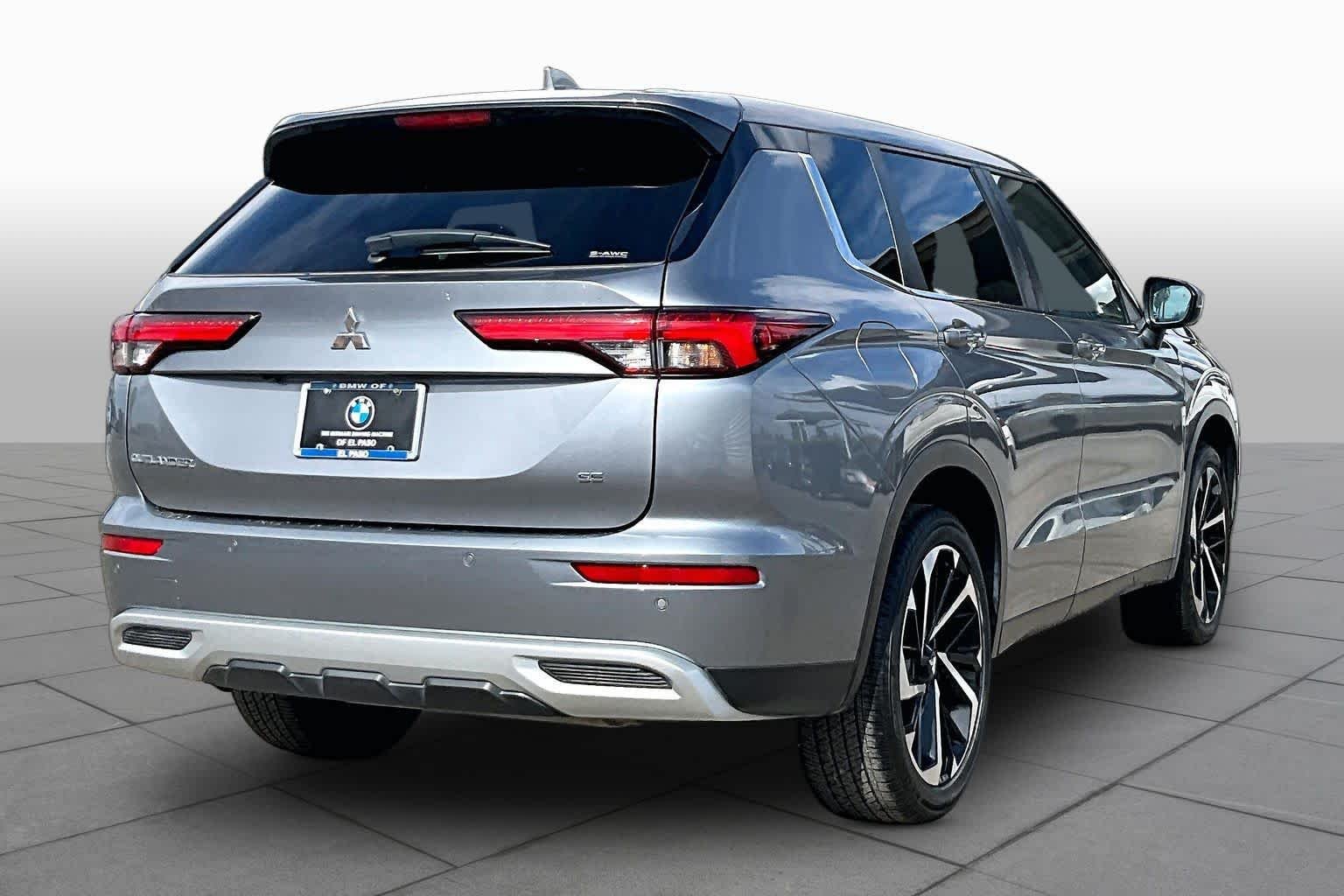 Used 2024 Mercury Gray Metallic Mitsubishi SE image 12