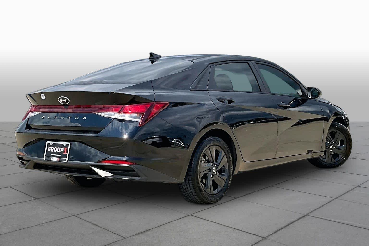 Used 2023 Phantom Black Hyundai SEL image 13