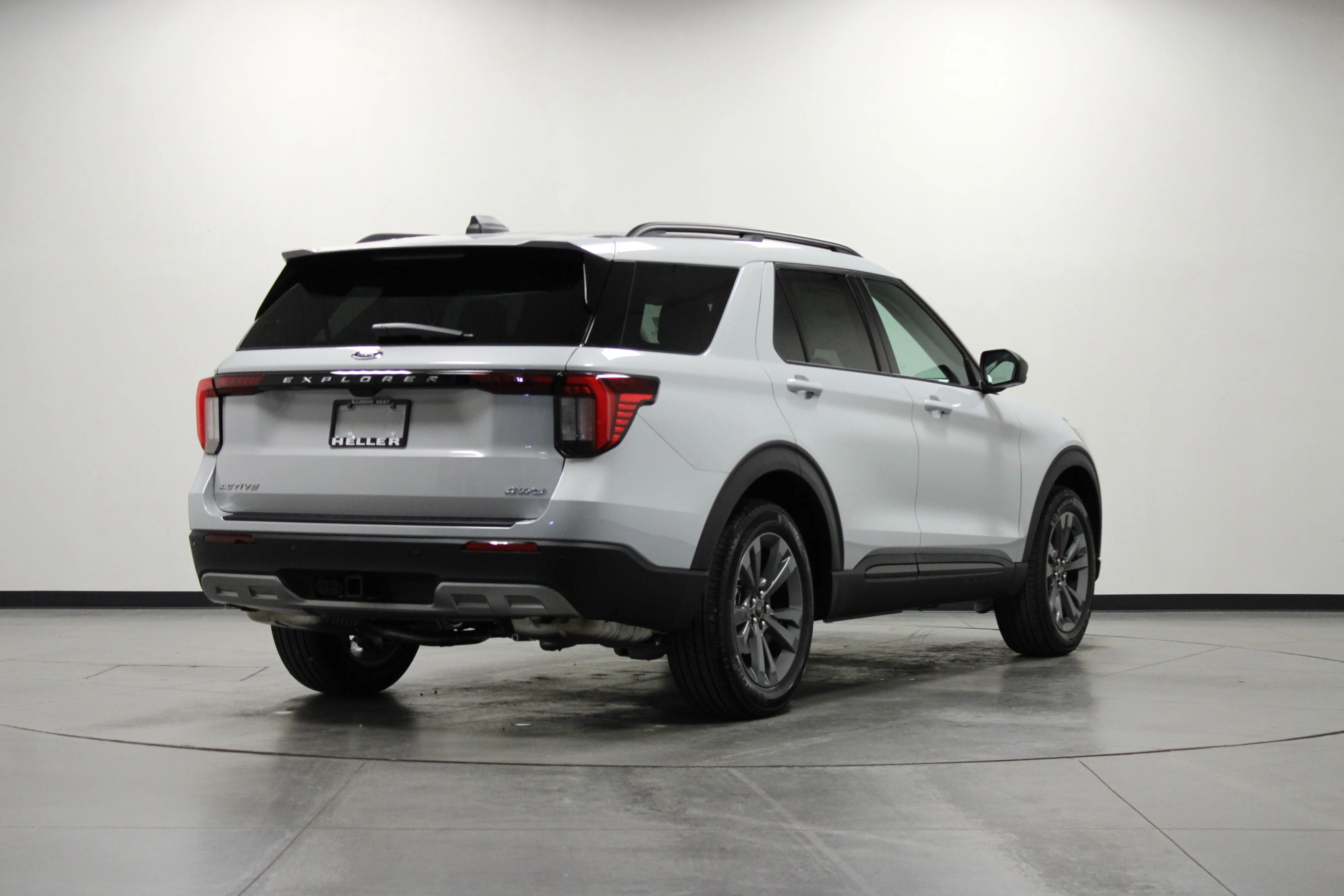 New 2026 Space White Metallic Ford Active image 4