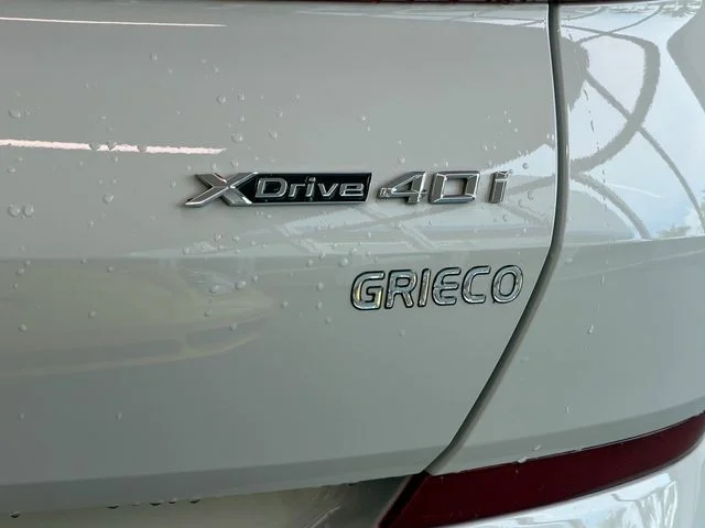 Used 2022 White BMW xDrive40i image 9