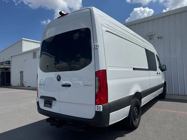 New 2026  Mercedes-Benz Crew 170 WB image 32
