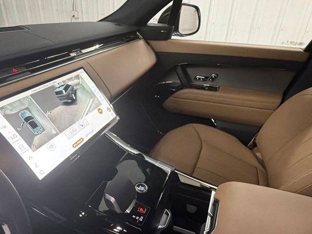 New 2026 Ostuni Pearl White Land Rover SE image 33
