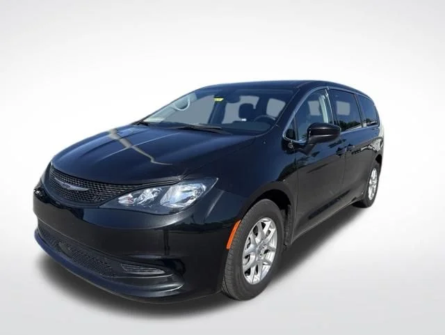 2023 Chrysler Voyager LX's photo