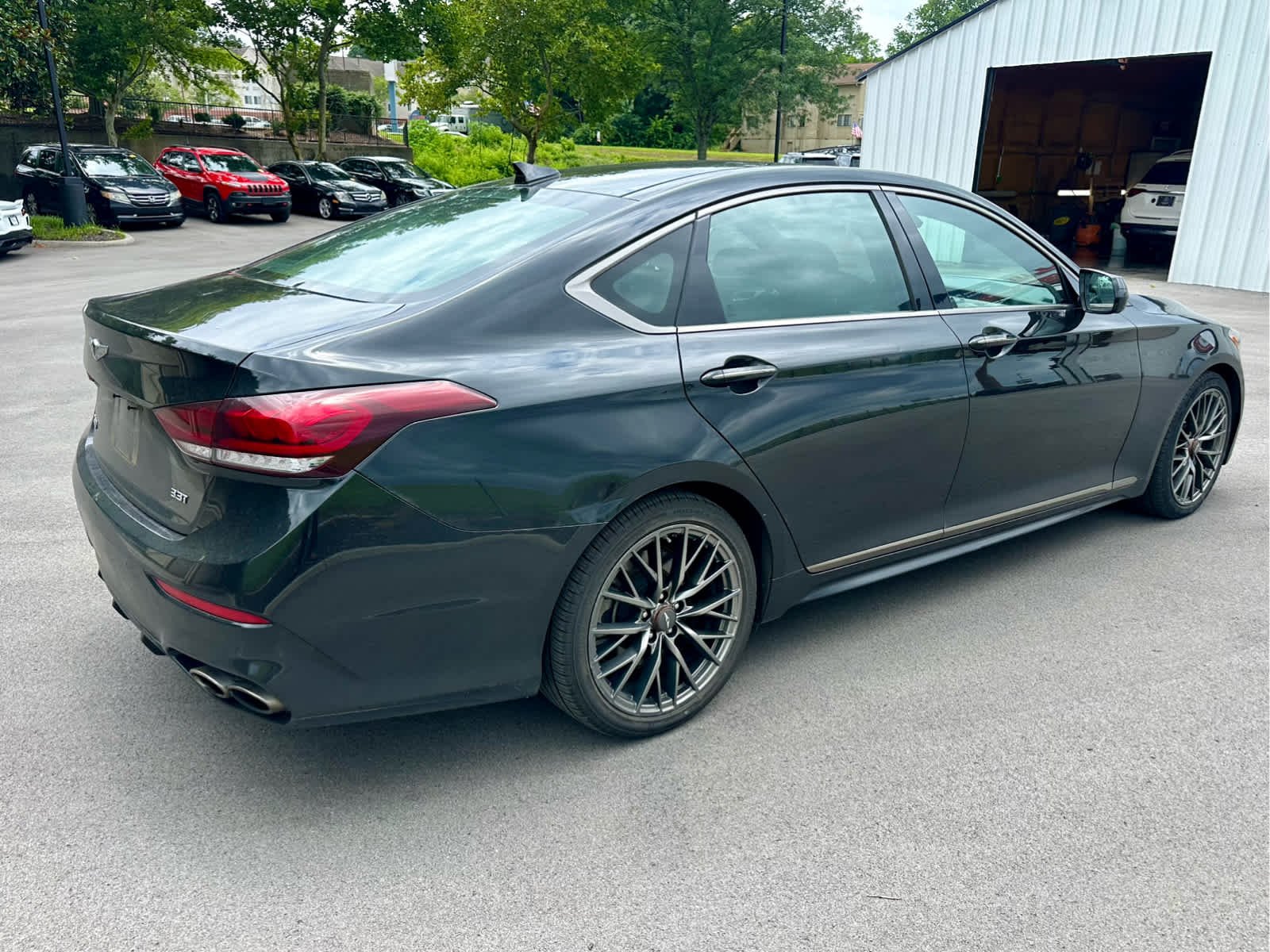 Used 2019 Victoria Black Genesis 3.3T Sport image 5