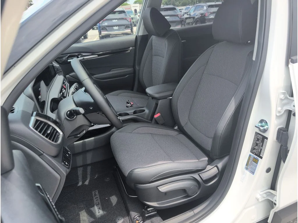 New 2026 Snow White Pearl Kia S image 9