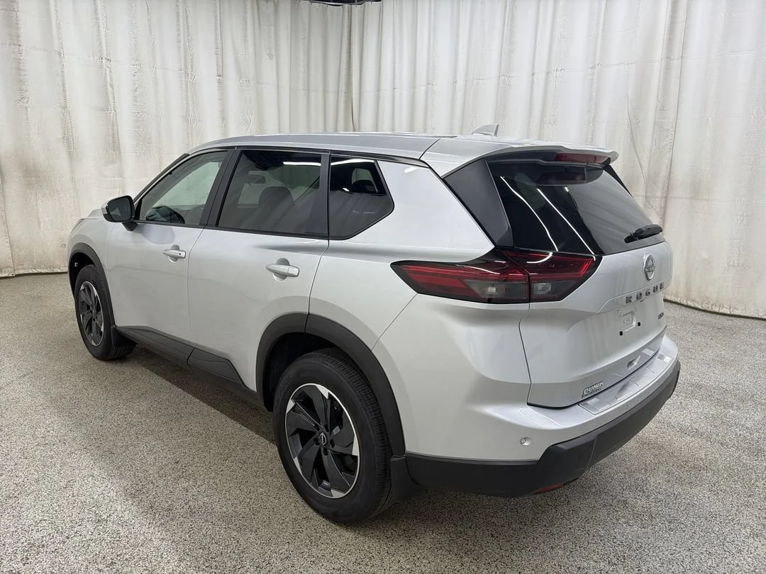 2025 Nissan Rogue SV - Photo 9