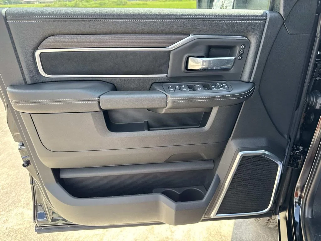 2026 RAM 2500 Laramie - Photo 36