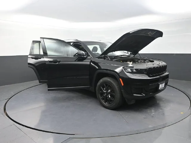 Used 2024 Black Jeep Altitude X image 32