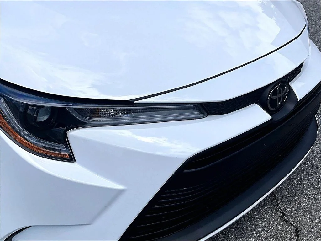 Used 2025 White Toyota LE image 32