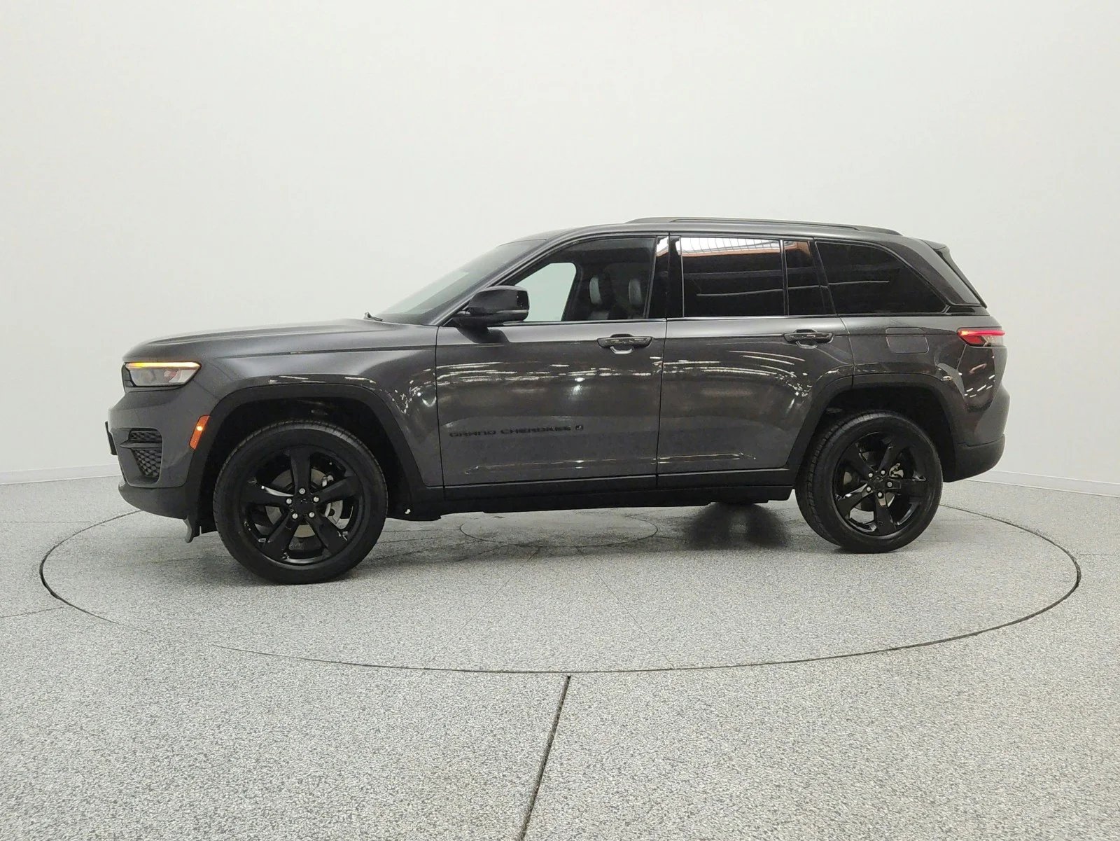Used 2023 Baltic Gray Metallic Clearcoat Jeep Laredo X image 8