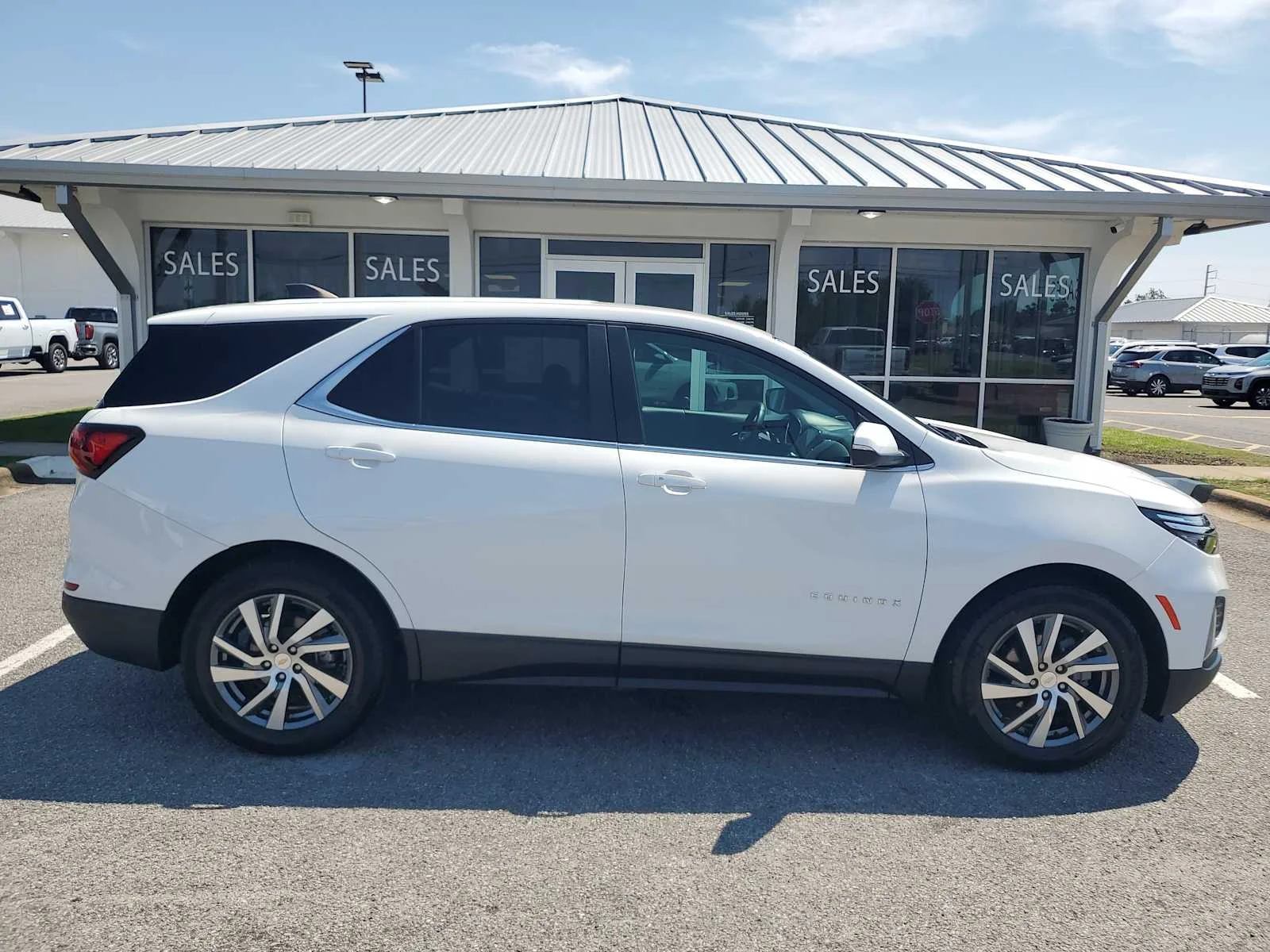 Used 2024 Summit White Chevrolet LT image 7
