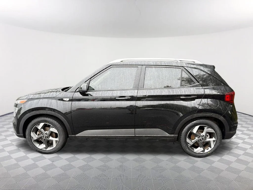 Used 2022 Black Hyundai SEL image 8