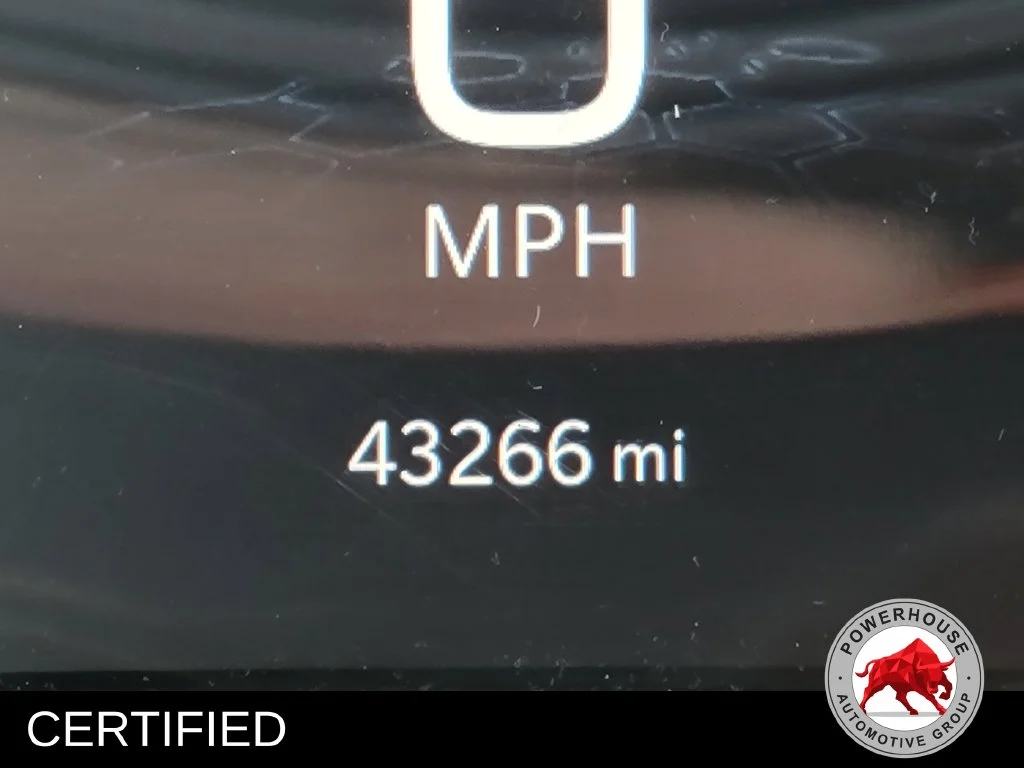 Used 2024 White Jeep Latitude image 34