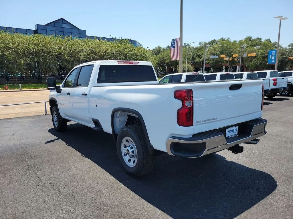 New 2026 Summit White Chevrolet WT image 11