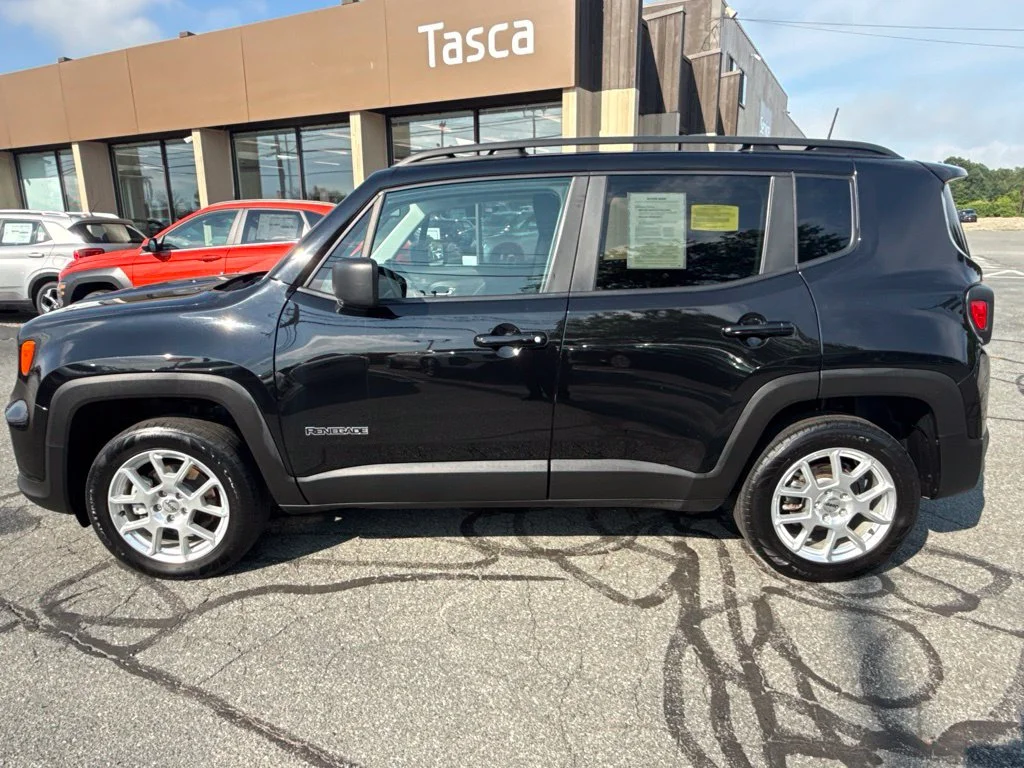 Used 2022 Black Jeep Latitude image 12
