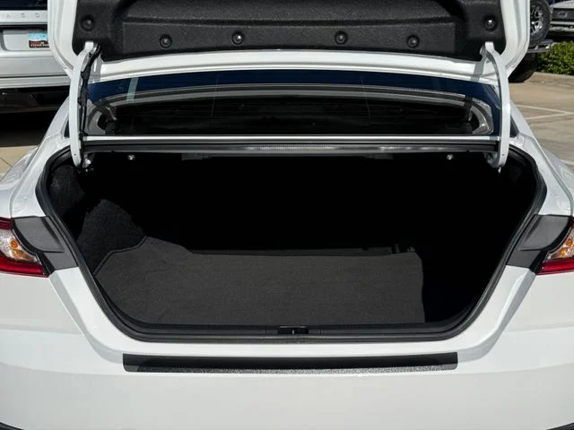 Used 2026 Ice Toyota SE image 32