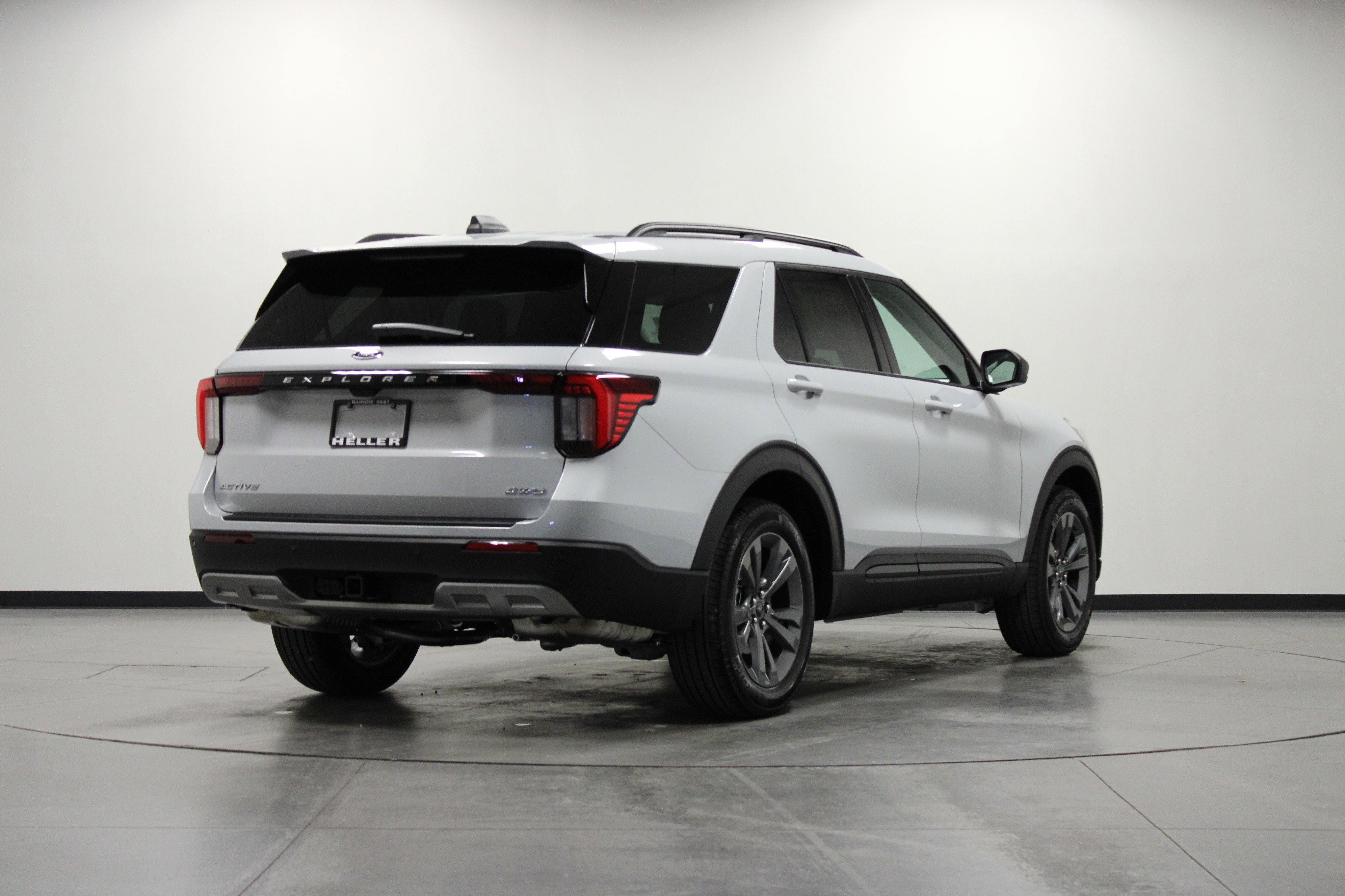 New 2026 Space White Metallic Ford Active image 4