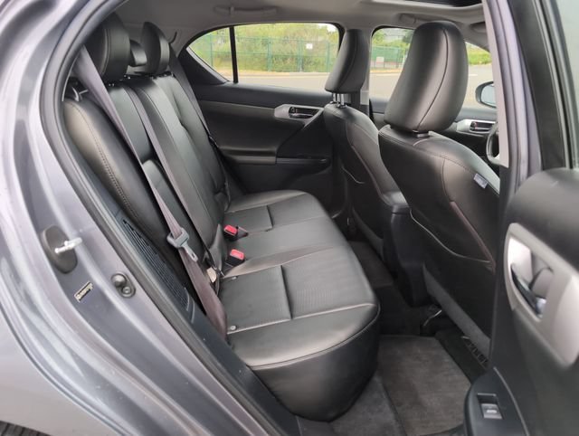 Used 2012 Nebula Gray Pearl Lexus 200h Premium image 12