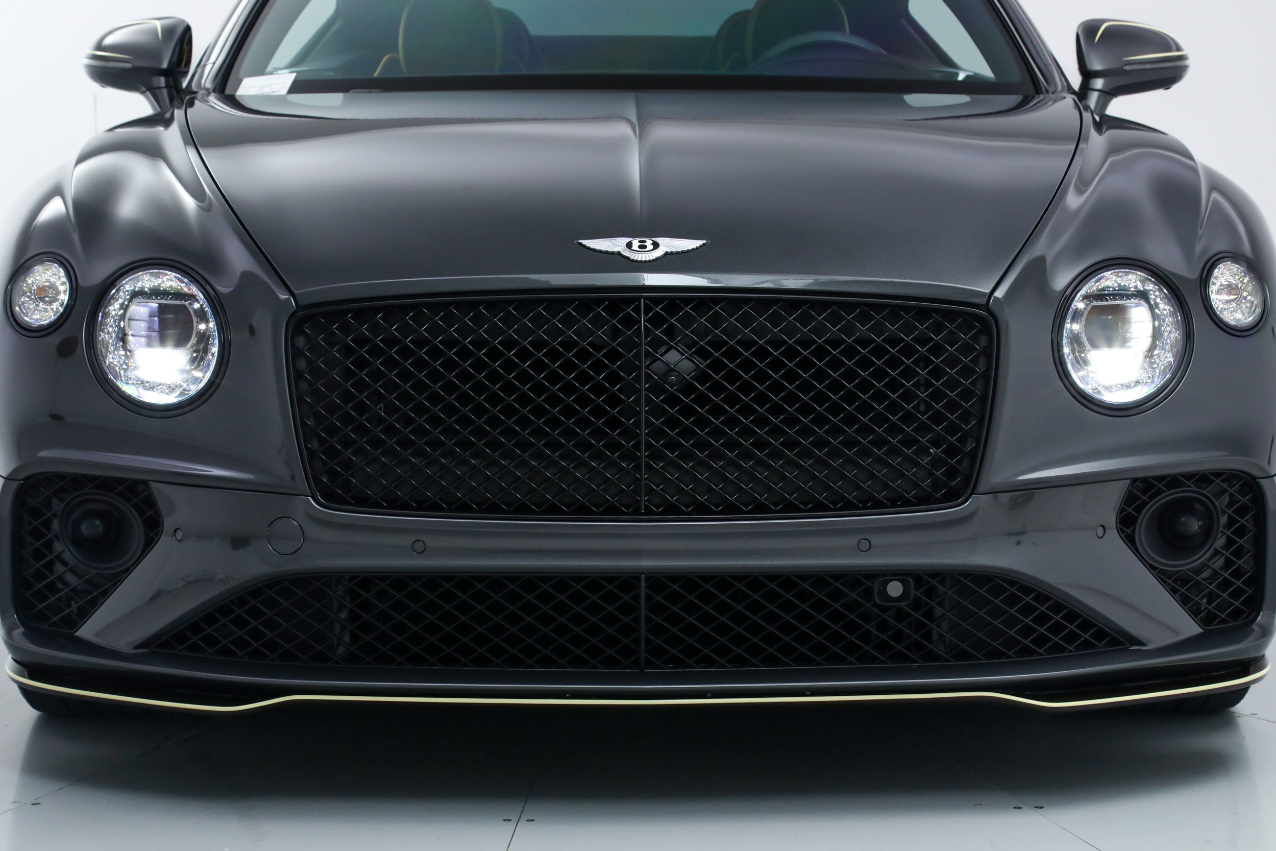 Used 2024 Gray Bentley  image 9