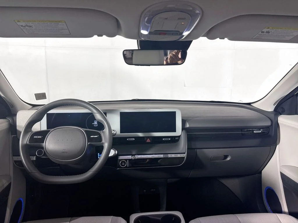 Used 2023 White Hyundai SEL image 12