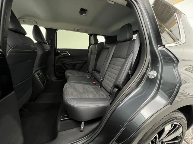 Used 2025 Moonstone Gray Metallic/Black Roof Mitsubishi SE image 42