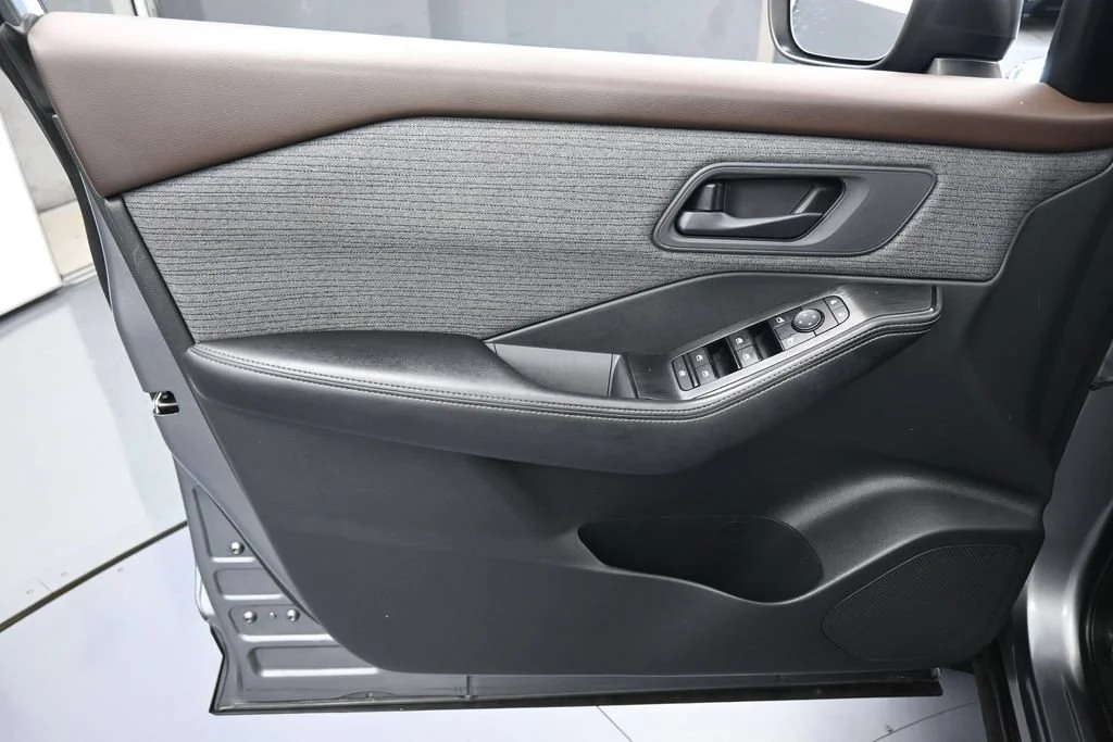 Used 2021 Gray Nissan S image 13