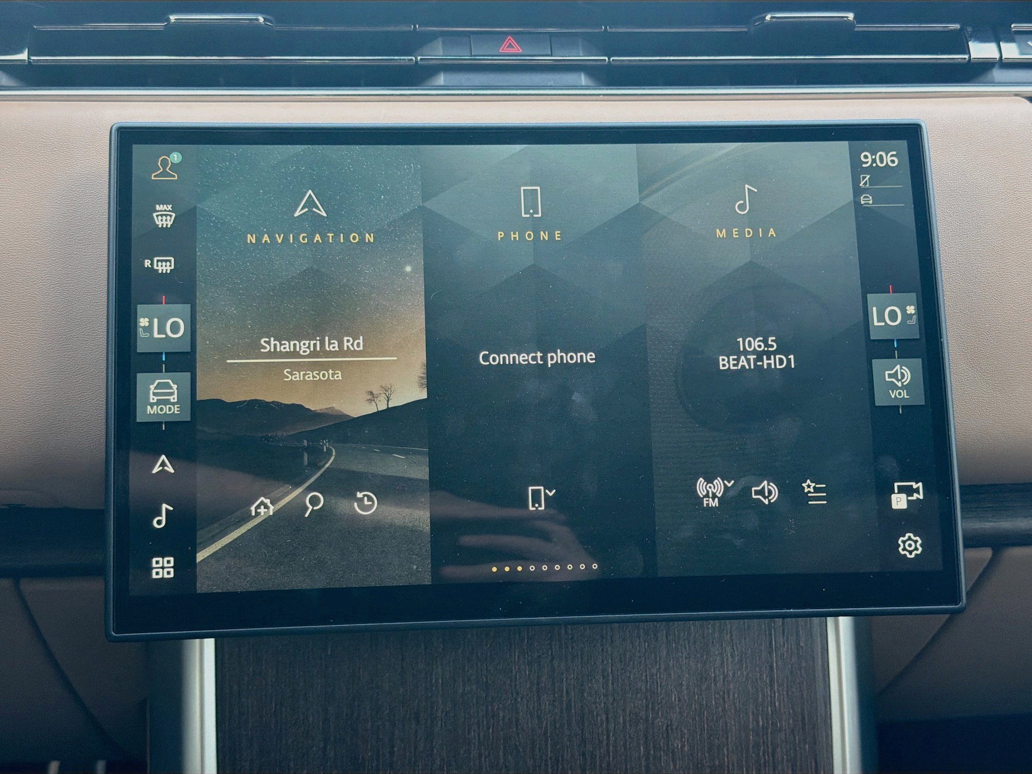 Used 2025 Gray Land Rover SE image 33