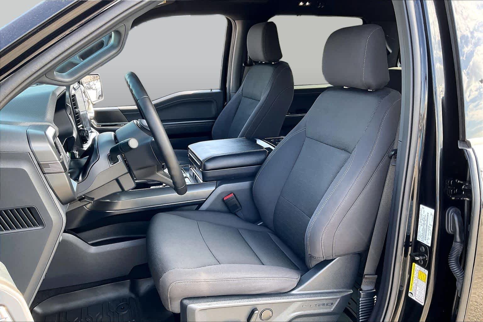 Used 2024 Agate Black Metallic Ford XLT image 8
