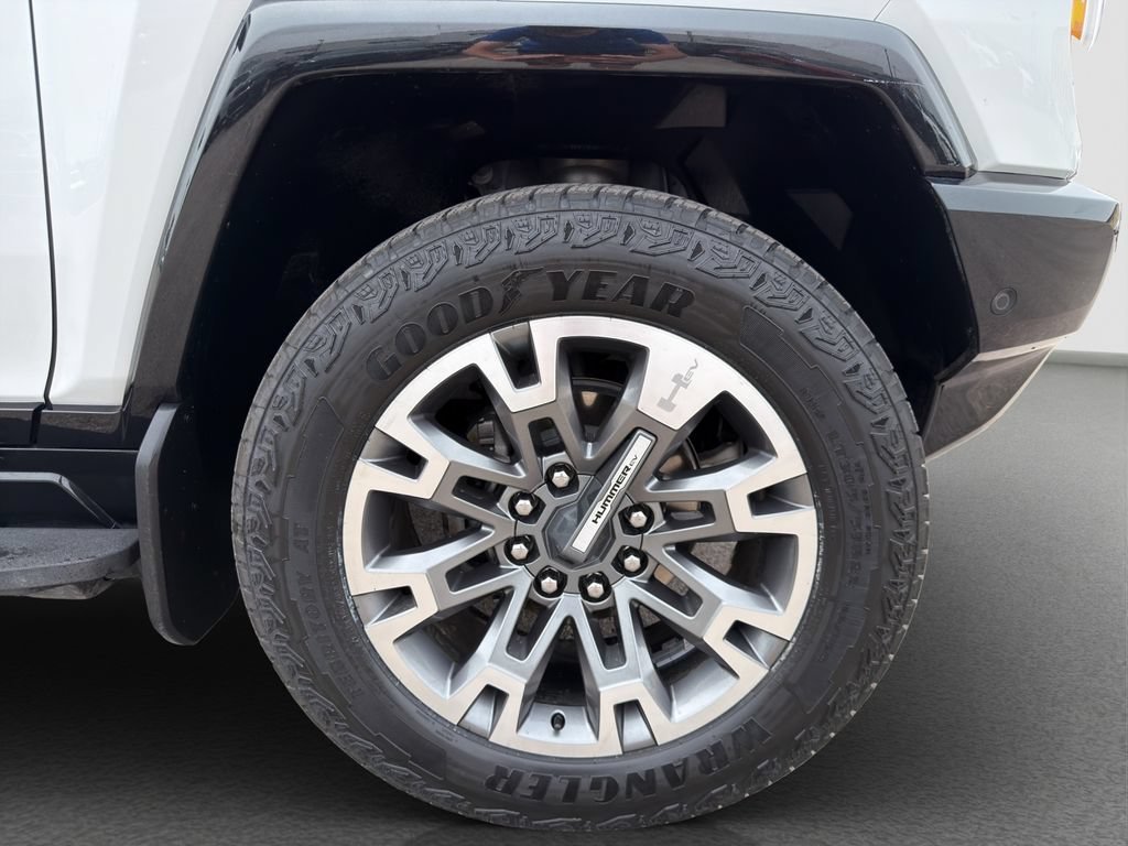 Used 2024 Interstellar White GMC 2X image 22