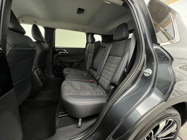 Used 2025 Moonstone Gray Metallic/Black Roof Mitsubishi SE image 42