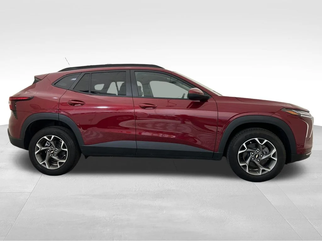 Used 2025 Red Chevrolet LT image 6