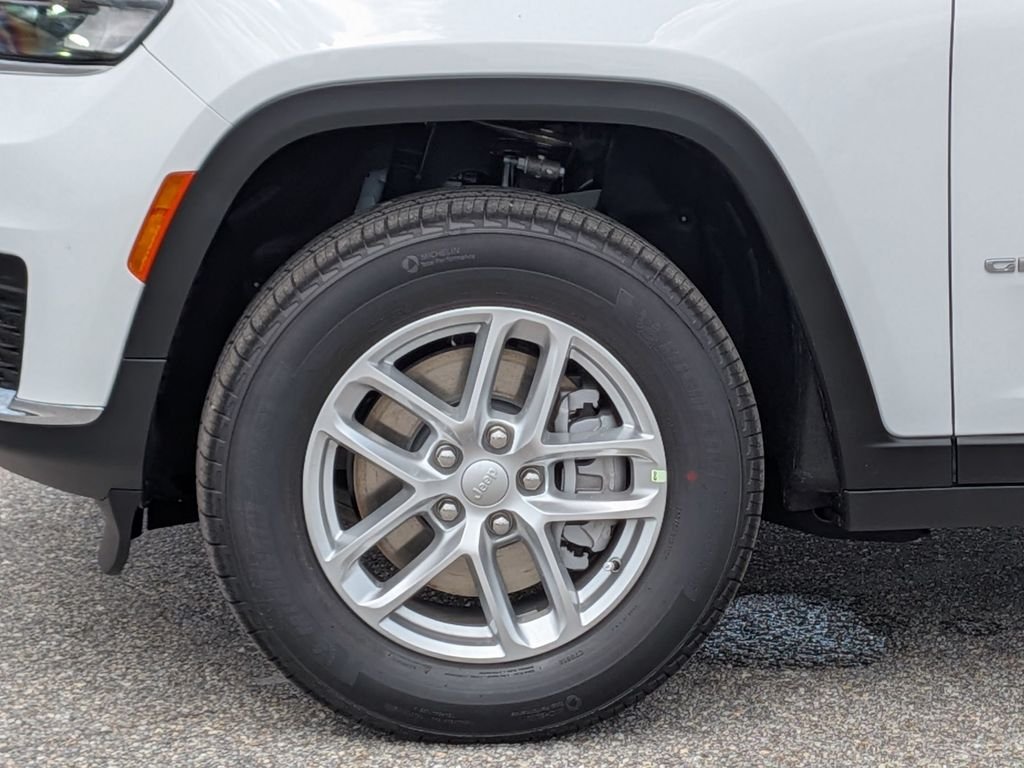 New 2026 Bright White Clear-Coat Exterior Paint Jeep Laredo image 12