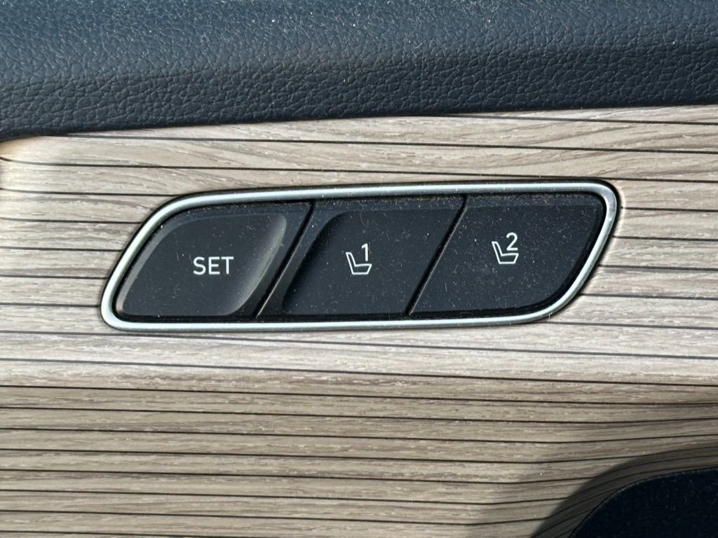 Certified Used 2022 Black Hyundai Limited image 9