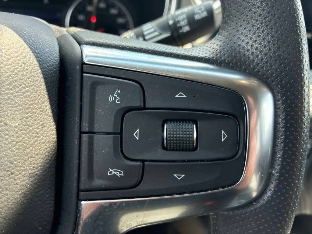 Used 2024 Summit White Chevrolet 2LT image 9