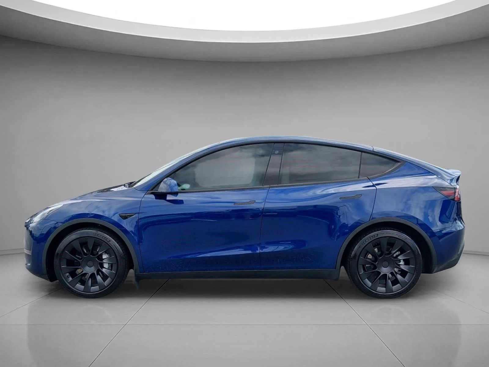 Used 2021  Tesla Long Range image 2