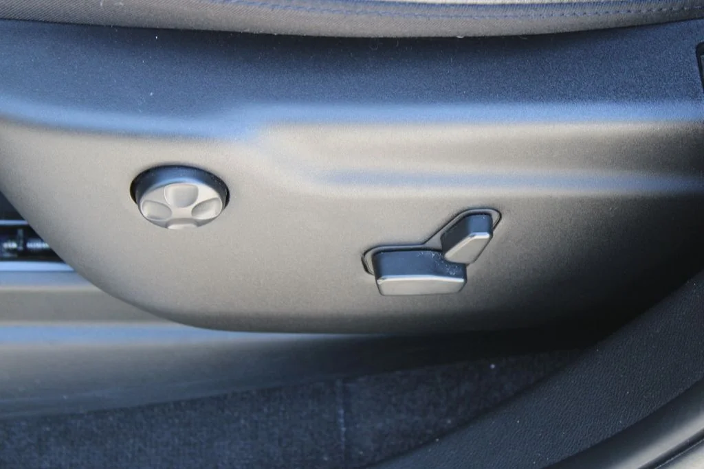 Used 2021 Silver Jeep Limited image 17